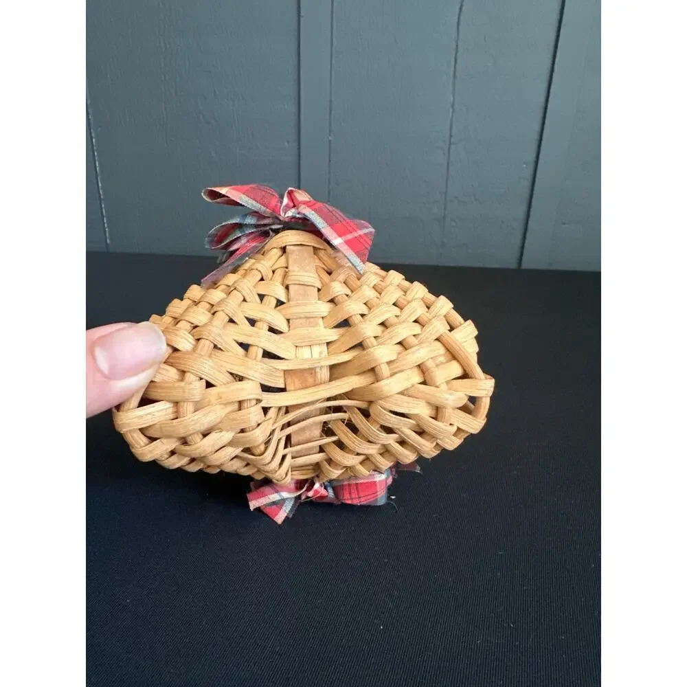 Vintage Mini Hand Woven Splint Gathering Primitive Buttocks Basket Miniature